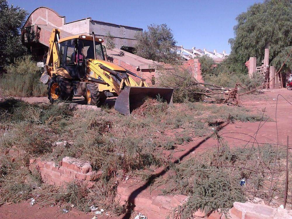 El Plan de Inclusi�n realiza la limpieza de la ex cer�mica San Jos�