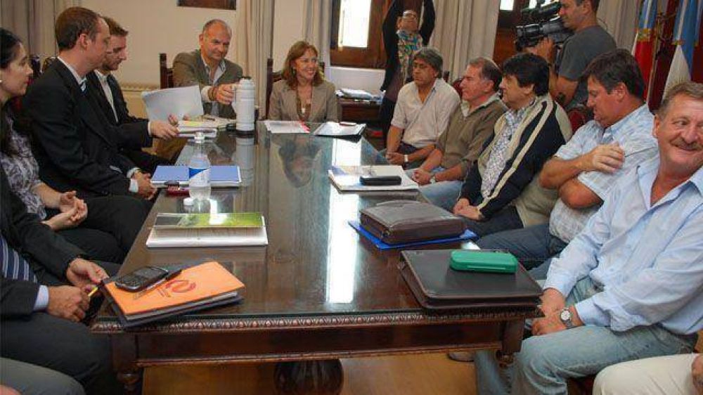 El acuerdo salarial fomenta la interna gremial 