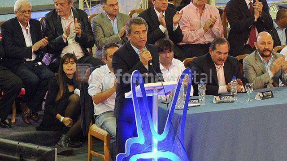 Urribarri exhibi� poder desde Entre R�os y aisl� m�s a Scioli	 
