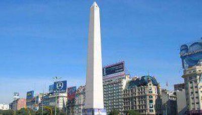 Pantalla gigante en el Obelisco para ver al Papa