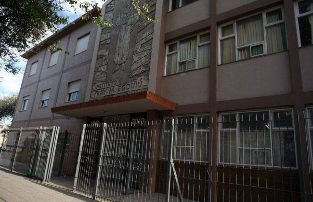Maestra amordazaba a alumnos de tercer grado para que no hablaran en clases