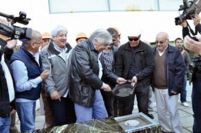 Moyano dej� inaugurado obras y coloc� la piedra basal de la cl�nica