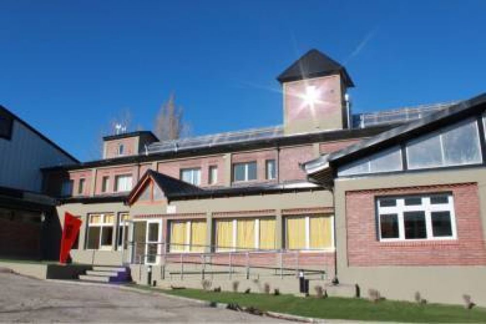 Esquel necesita profesores de nataci�n y v�ley