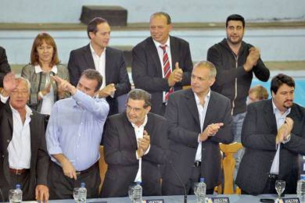 �Este proyecto tiene mucho para darle al pa�s�, dijo Buzzi en Entre R�os