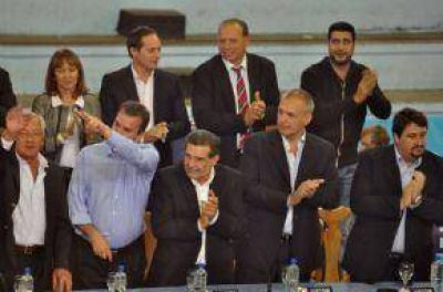 Buzzi, En Una Cumbre De Gobernadores Para Lijar A Scioli