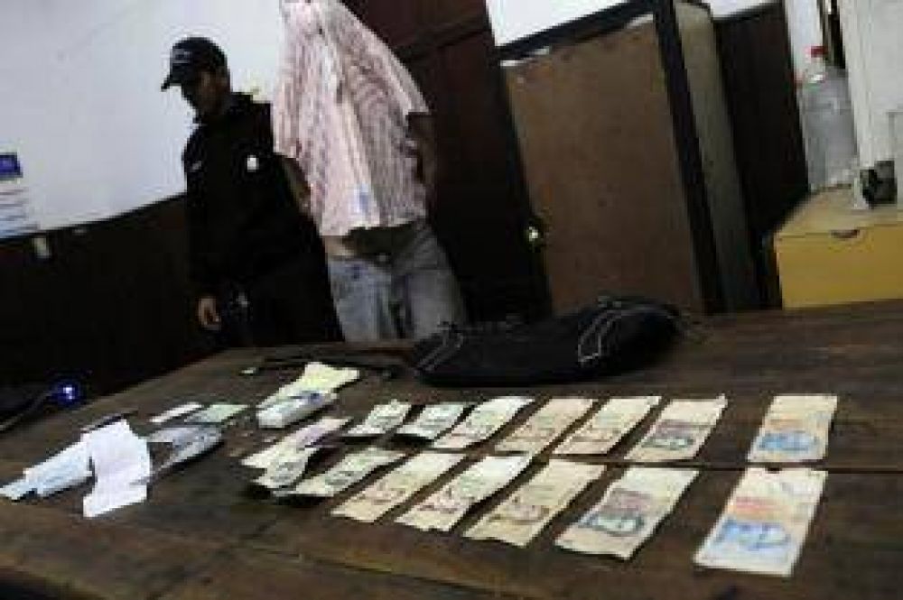 Un ladr�n se ocult� en una vivienda, pero dos mujeres lo delataron