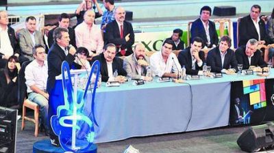 El Gobierno y gobernadores hicieron un acto y dejaron afuera a Scioli