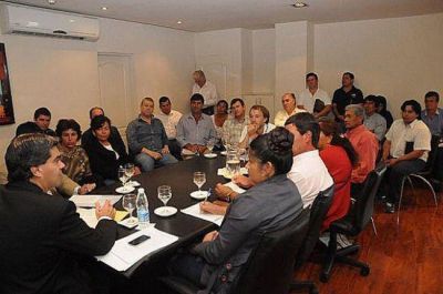 Di�logo con comunidades abor�genes, productores y cooperativistas