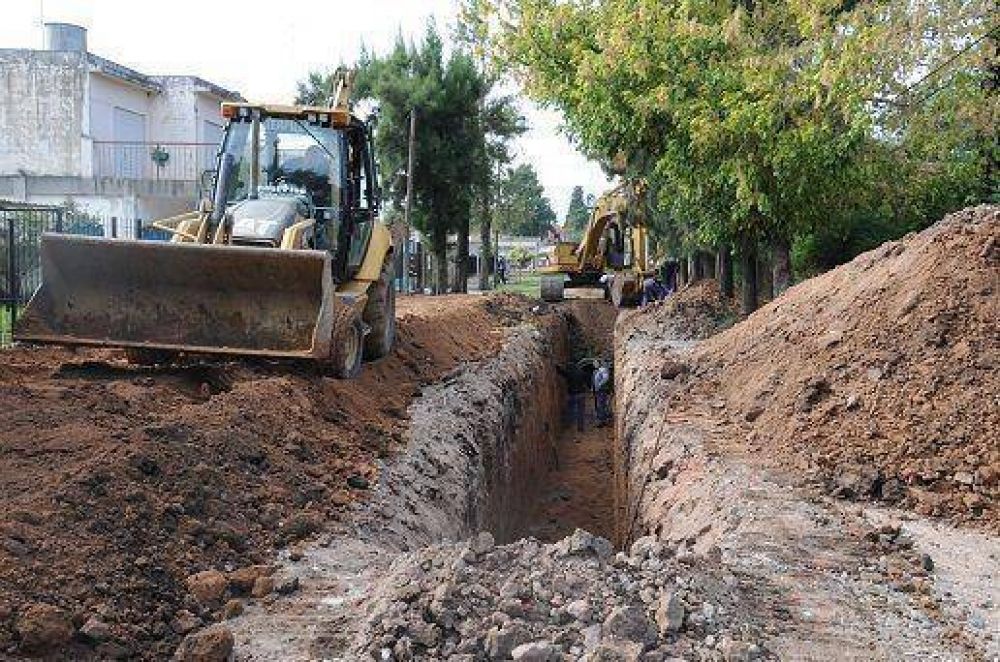 Obra hidr�ulica sobre la calle Lourdes en Malvinas Argentinas