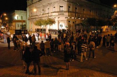 Jun�n: los vecinos se manifestaron frente a la municipalidad tras otro crimen para exigir seguridad