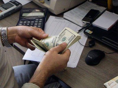 El d�lar "libre" dio otro salto y super� los $8