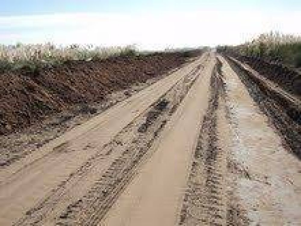 Con una inversi�n de 1,5 millones de pesos se contin�an los trabajos en el camino Recalde � Mapis
