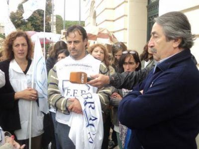 Tras la marcha, los docentes fueron recibidos por el Intendente San Pedro