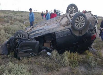 Vuelco en El Tri�ngulo: un hombre fue despedido y termin� a 10 metros del auto