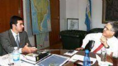 De Vido y Urtubey anunciar�n la inversi�n de $360 millones en los 59 municipios salte�os