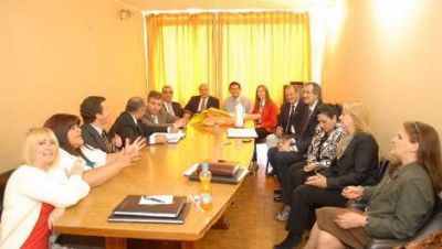 Diputados del FCS desmienten a Corpacci y piden por el aumento