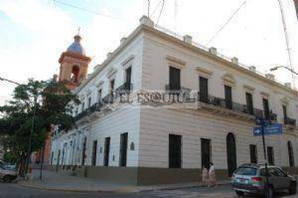 Lo que ingresa a la provincia s�lo alcanza para sueldos y municipios
