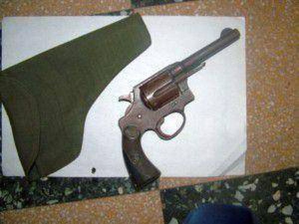 Secuestran elementos mal habidos y detienen a un sujeto