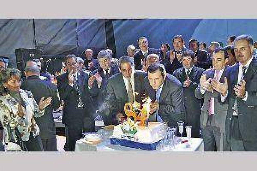 Zamora inaugur� numerosas obras en Los Jur�es y dej� importantes anuncios