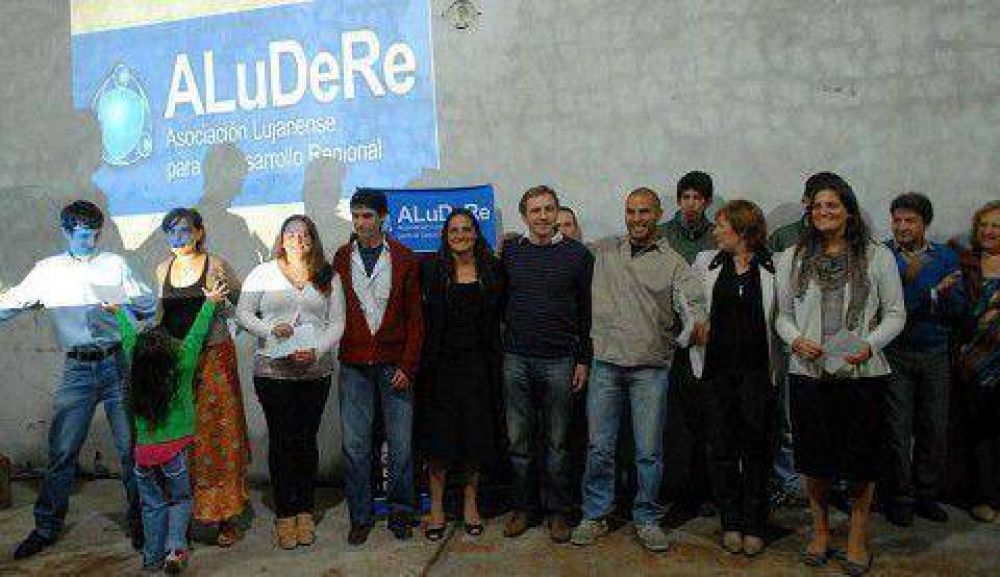 Entregaron microcr�ditos a emprendedores de Luj�n