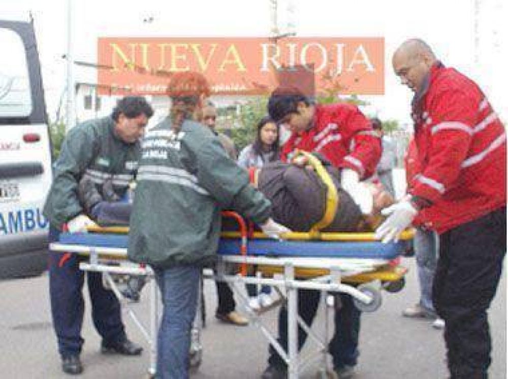 Una motociclista con lesiones al chocar con una moto que habr�a girado en �U�