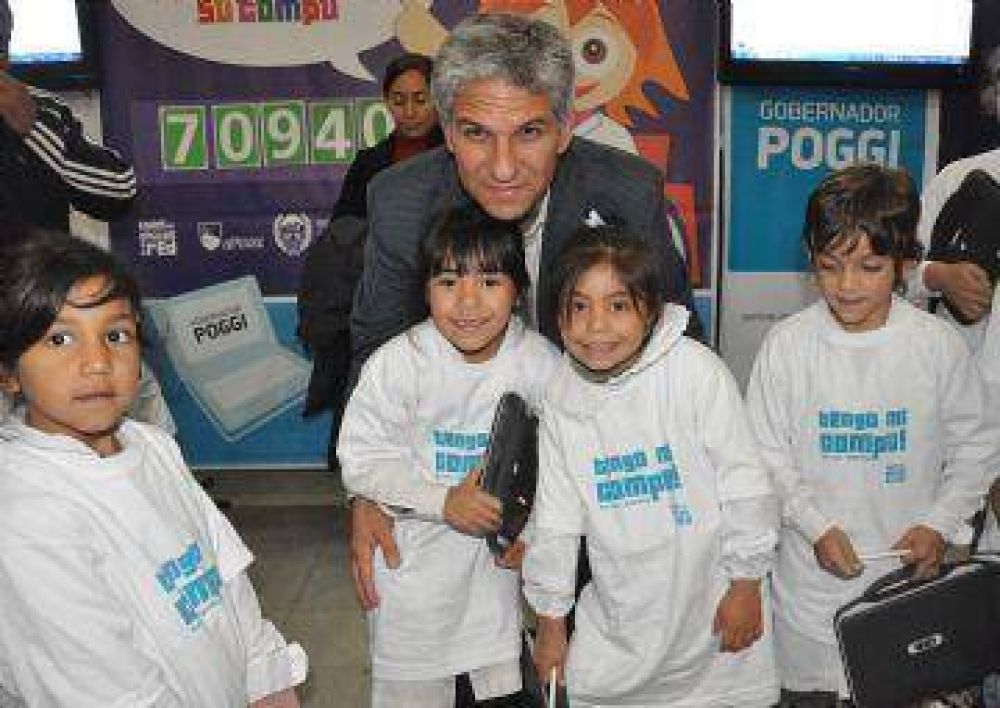 M�s de 90 chicos de Carpinter�a y Los Molles se sumaron al modelo uno a uno provincial