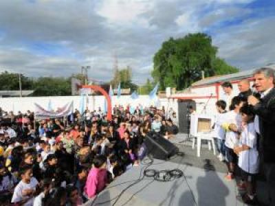 El Gobierno entreg� un subsidio a la comisi�n vecinal del barrio San Mart�n