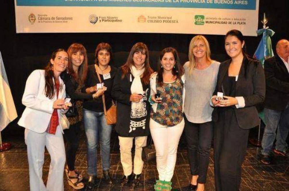 Fassi acompa�� a mujeres distinguidas por el Senado de la Provincia