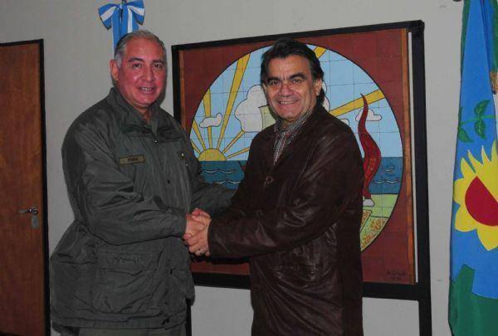 Guti�rrez recibi� al nuevo comandante de gendarmer�a de la zona sur