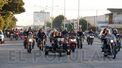 El Motoencuentro contin�a recibiendo fan�ticos de todo el pa�s