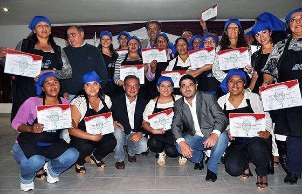 Treinta j�venes de El Quebrachal se capacitaron en gastronom�a
