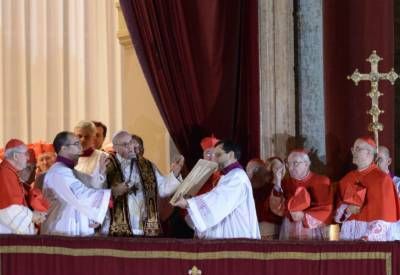 As� ser� la "coronaci�n" del papa Francisco como sacerdote-emperador