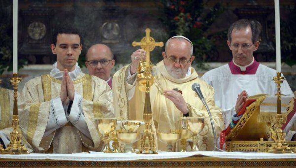 Francisco eligi� llamarse as� porque quiere "una Iglesia pobre y para los pobres"