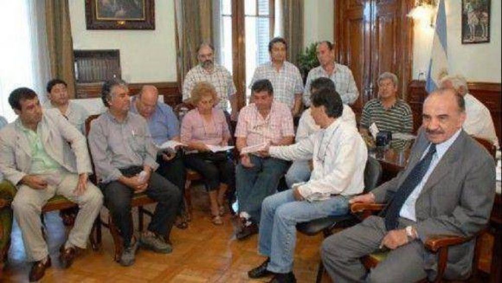 Semana de definiciones por los salarios de los estatales