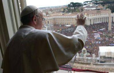 M�s de 100.000 personas asistieron al primer �ngelus del Papa Francisco