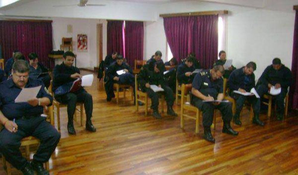 Comienzan el curso para agentes en Chilecito