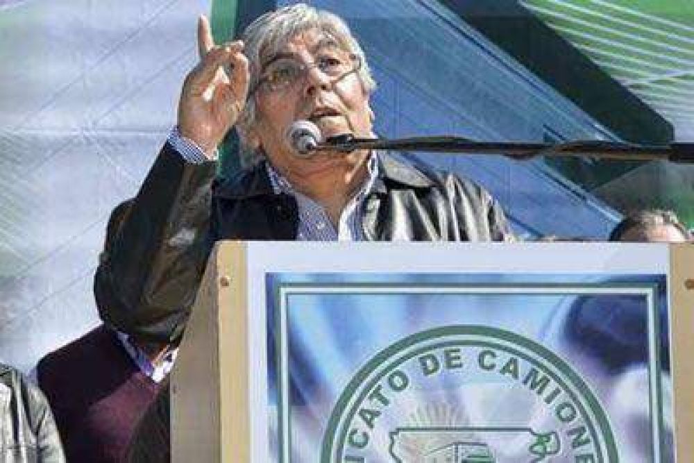 Moyano critic� a Buzzi por estar en el acto de los Camioneros en Comodoro