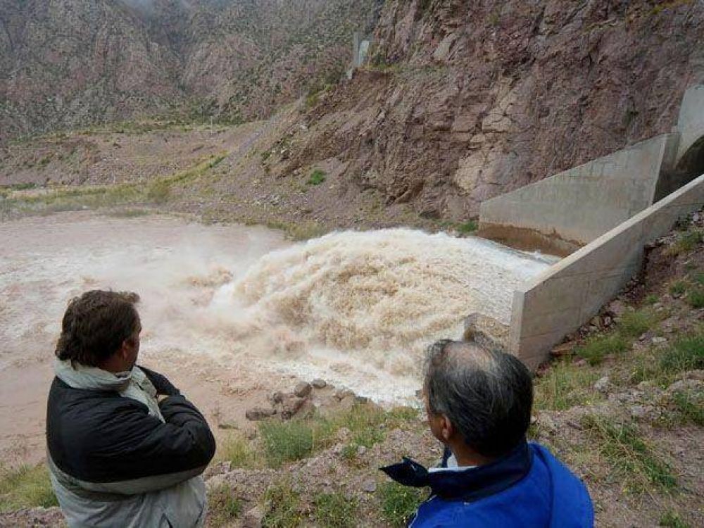 Por la baja turbidez y el cuidado en las casas casi no falt� el agua en Mendoza