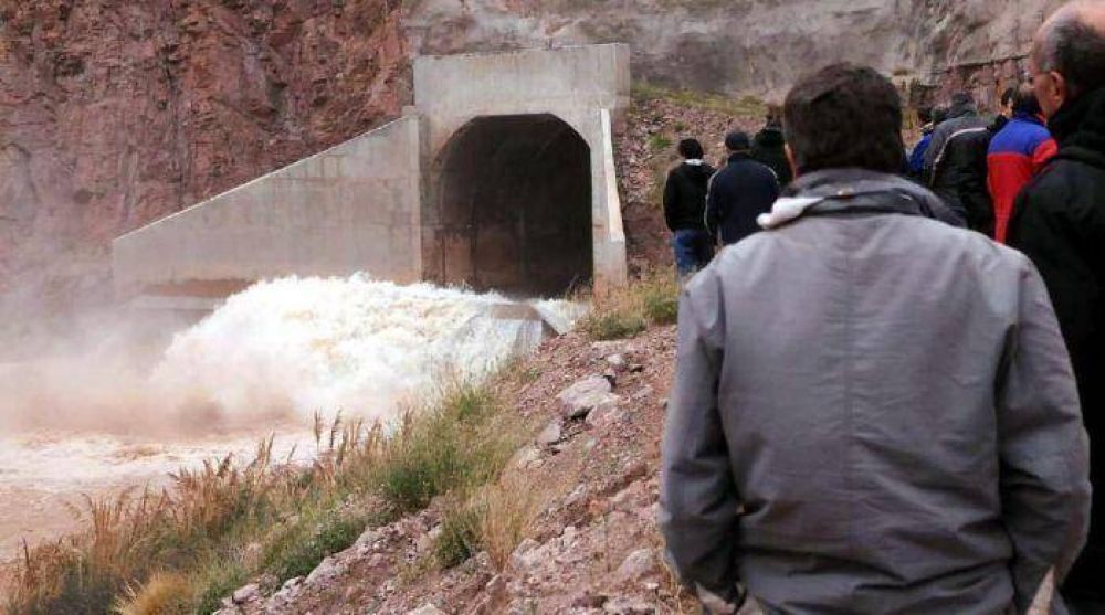 En invierno medir�n nivel de sedimentos en el dique Potrerillos