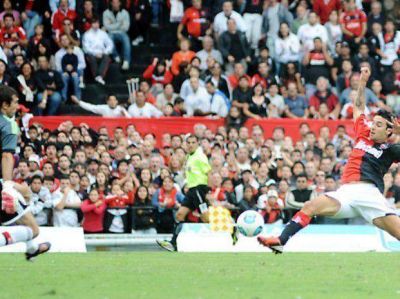 La mano que vale, la del Tata: Newell's logr� una victoria resonante ante River