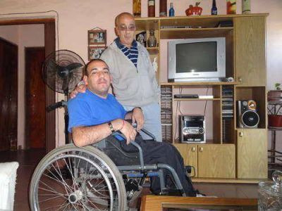 Es discapacitado, est� en silla de ruedas, y no consigue que ning�n remis lo lleve