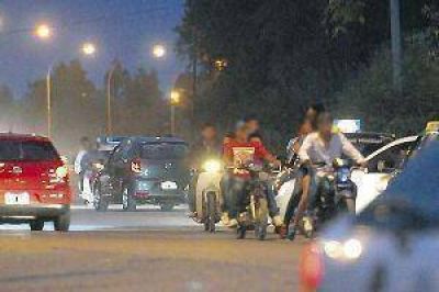 Los heridos en peleas y accidentes desbordan los servicios de urgencia