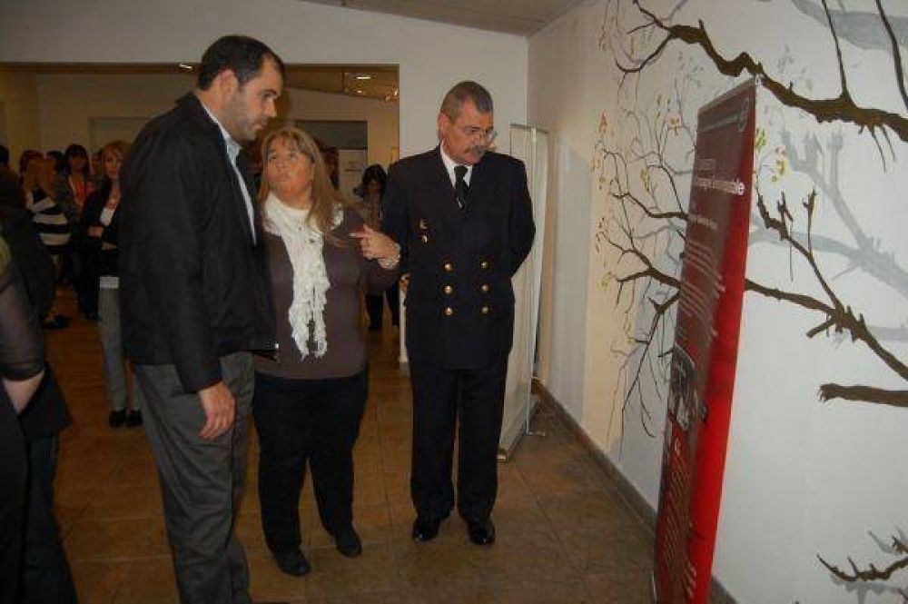 Se inaugur� la Muestra Aeroposta y se dio inicio al Ciclo Lectivo de la Alianza Francesa