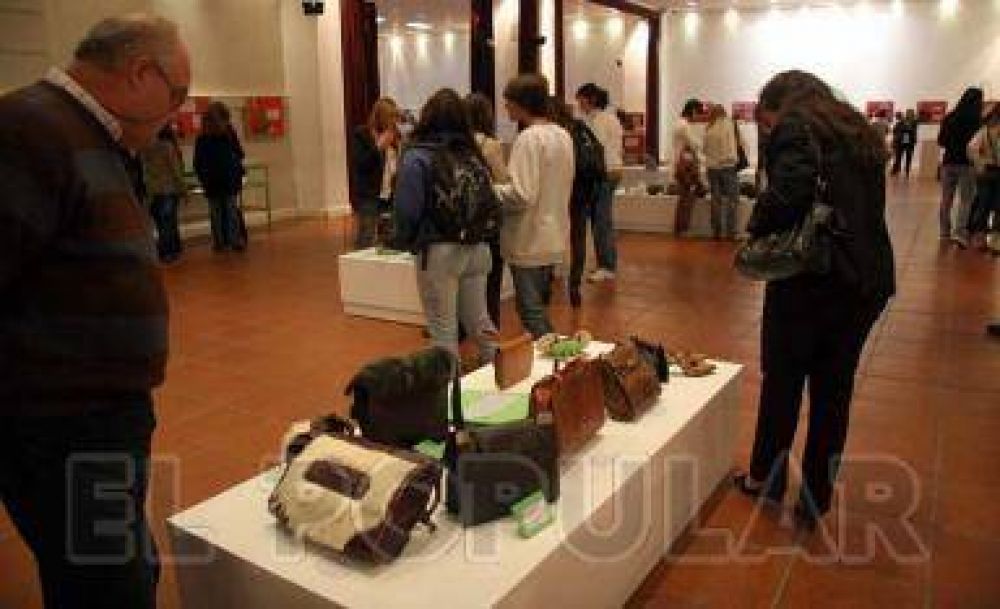 Con gran �xito contin�a la muestra de carteras