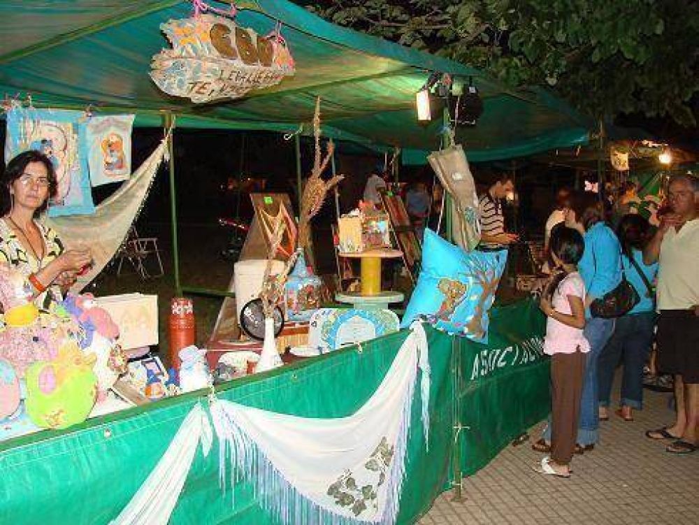 Con gran cantidad de expositores y p�blico, finaliz� la XIV Fiesta por el D�a Mundial del Artesano