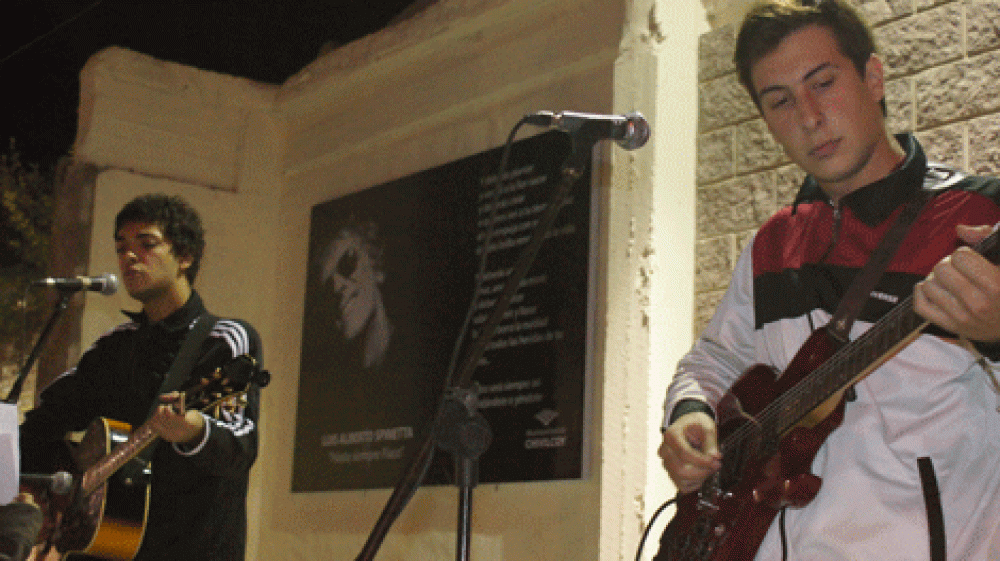 Inauguraron la plazoleta �Luis Alberto Spinetta�
