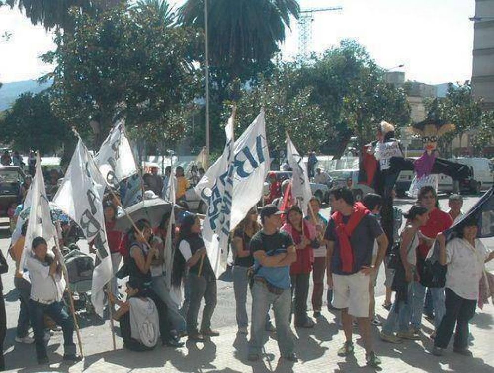 Organizaciones sociales solicitan la reducci�n de los impuestos 