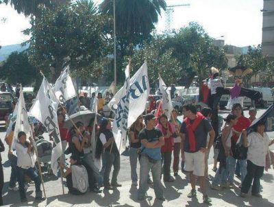 Organizaciones sociales solicitan la reducci�n de los impuestos 