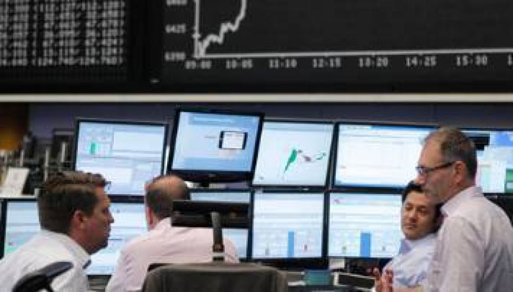 Fuertes bajas en las bolsas europeas por rescate en Chipre: pierden hasta 2%