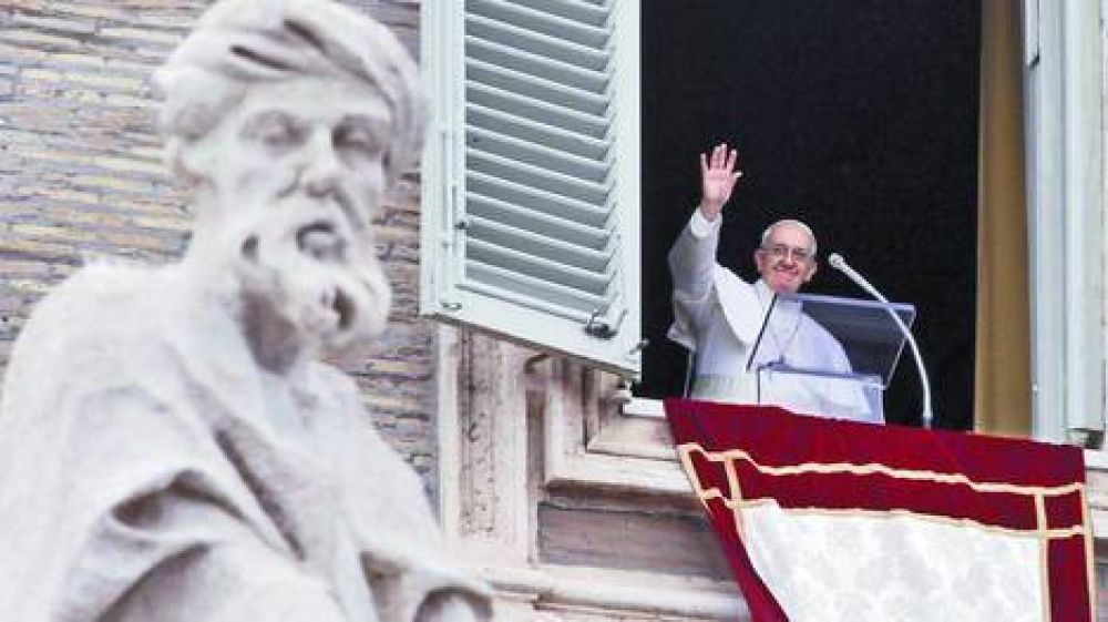 El primer Angelus del Papa: �Dios no se cansa de perdonar�